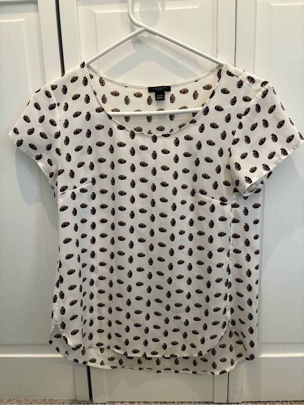 Ann Taylor White Short Sleeve Pineapple Print Blouse